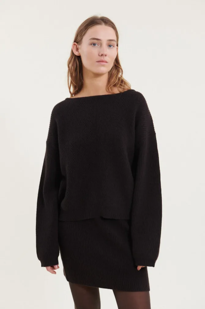 Lise Scoop Neck