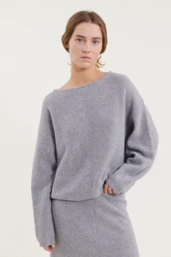Lise Scoop Neck
