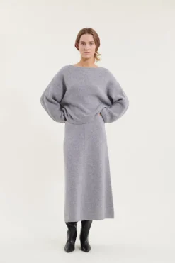 Lise Scoop Neck