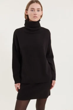 Lise Short T-Neck