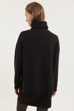 Lise Short T-Neck