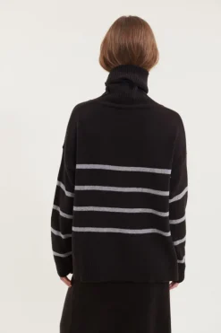 Lise Short T-Neck