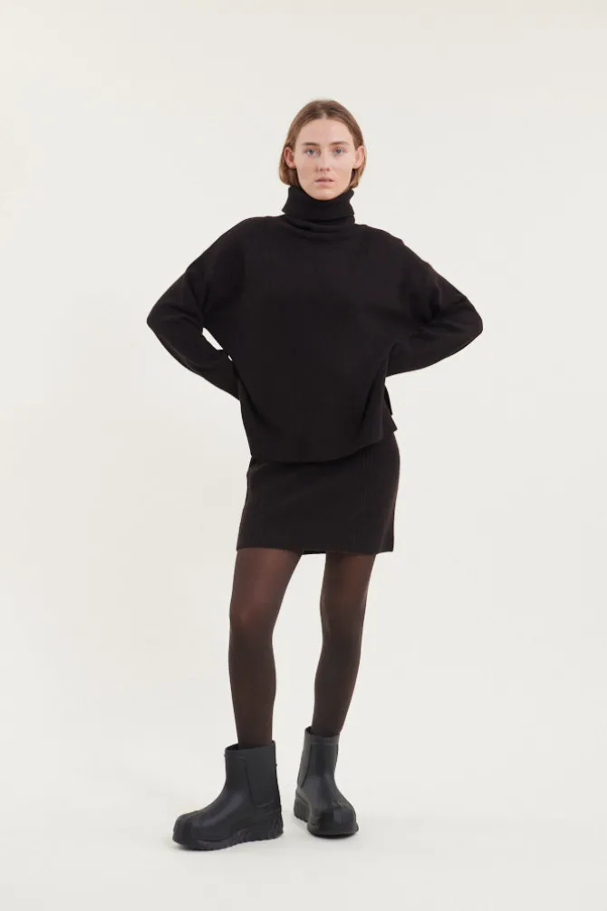 Lise Short T-Neck
