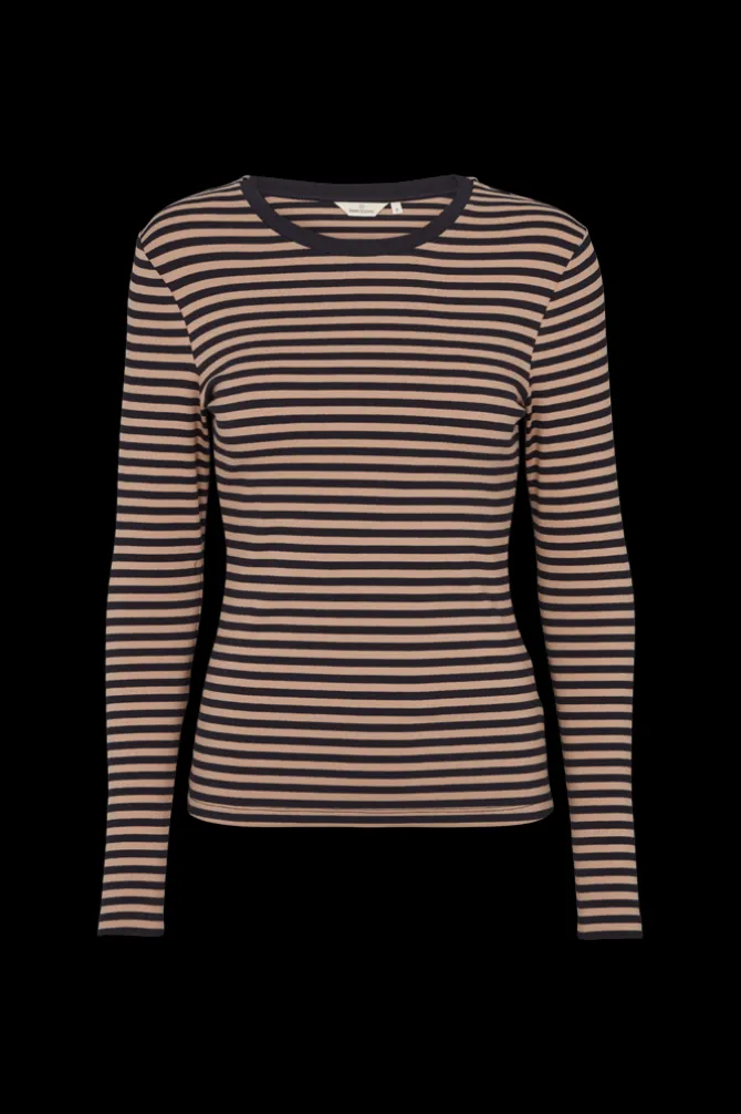 Ludmilla LS Tee