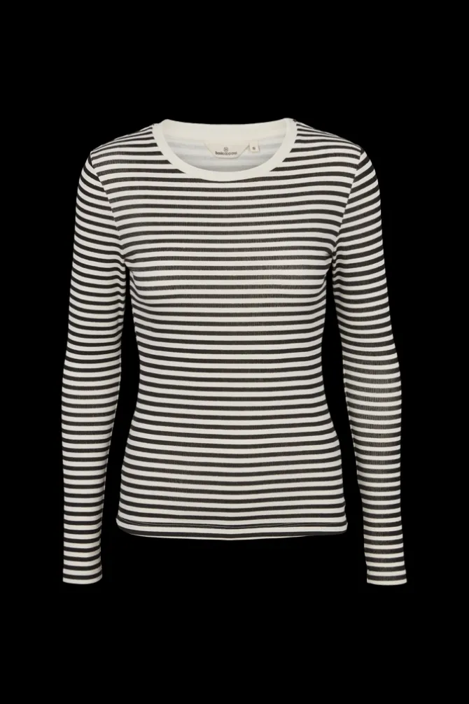 Ludmilla LS Tee